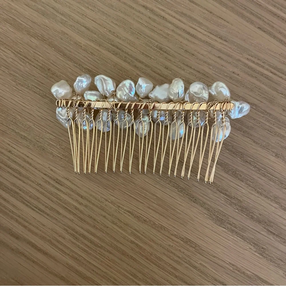 UNTAMED PETALS BY AMANDA JUDGE Pearl and Silver Floral Hair Pin